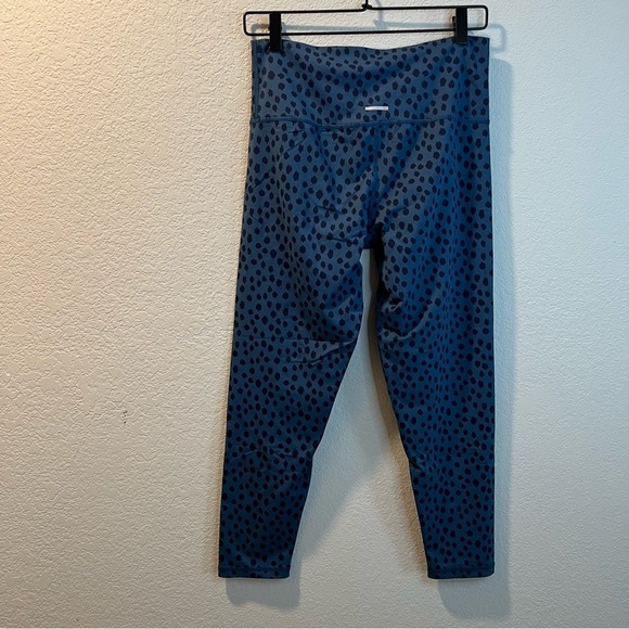 Women’s Aerie movement blue Dalmatian printed polka dot leggings size large L - Picture 5 of 6
